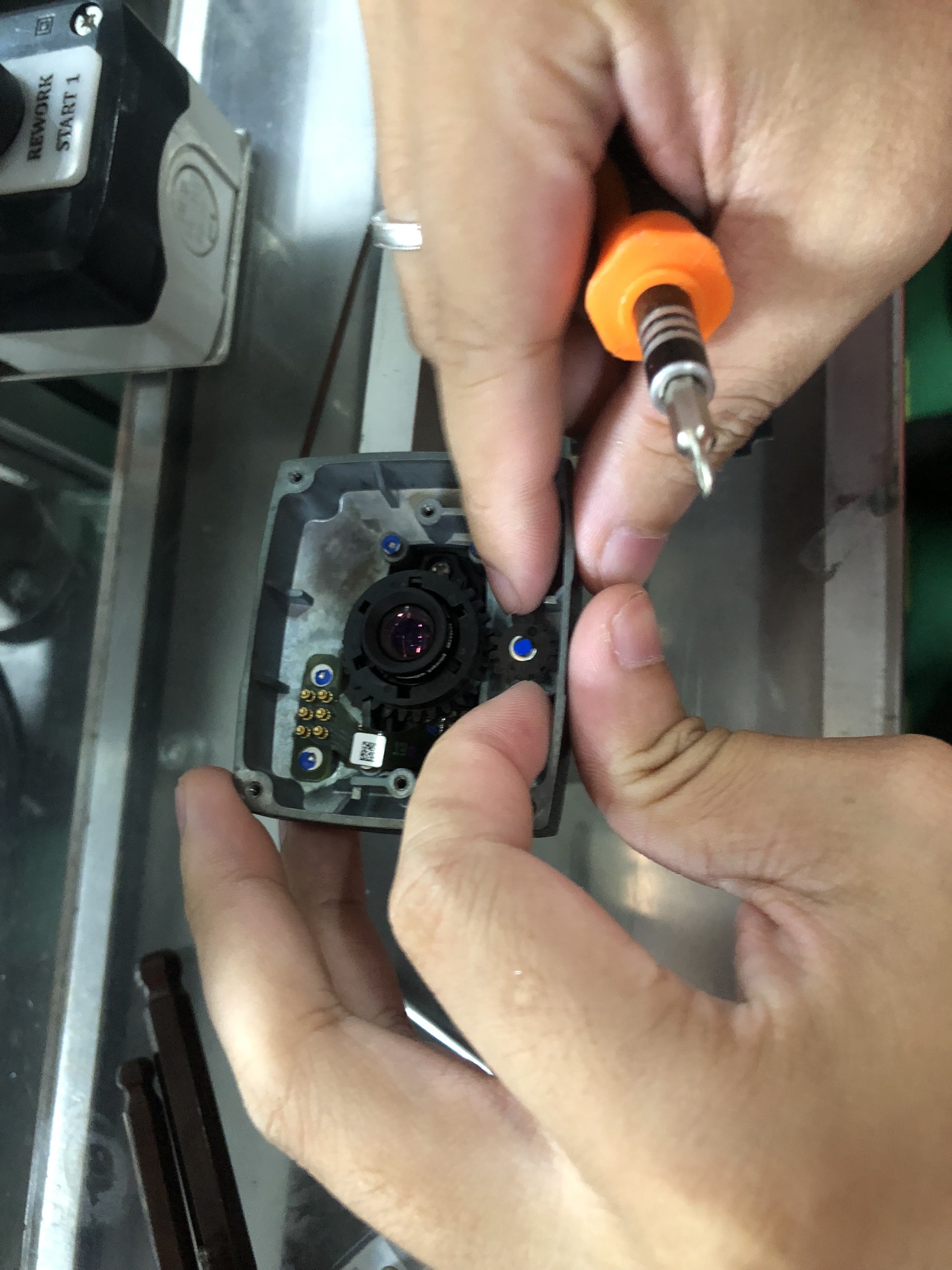 Hướng dẫn xử lý lỗi cảm biến hình ảnh Cognex IS2000 thường xuyên bị mờ ...